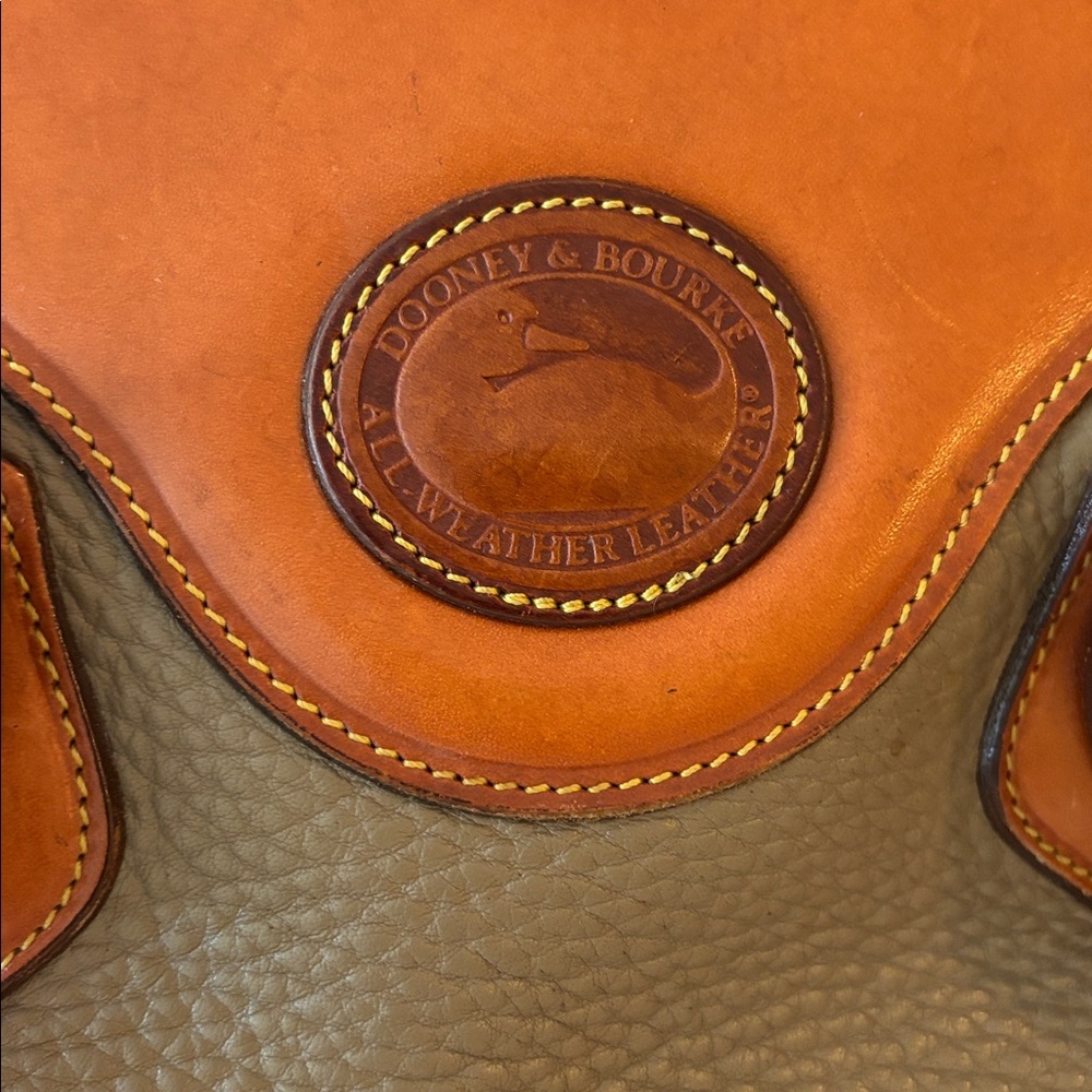 Vintage Dooney & Bourke pebbled leather satchel tote. Excellent condition! - Picture 3 of 9